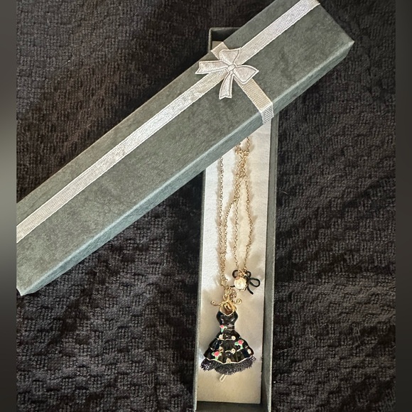 Gift Ready! Betsey Johnson Sparkly Xmas Dress Necklace w/Holly, Bow and Pearl - Picture 2 of 2